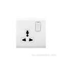 Enchufe de interruptor universal personalizado con puerta protectora 13A